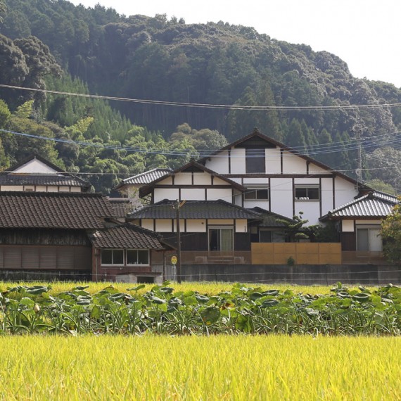 000_02-畑仕事の後すぐお風呂に入れる土間のある家-吹抜け-福岡県朝倉市日向石_2211-1900